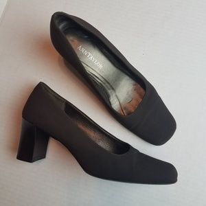 🔥Ann Taylor square heel pumps